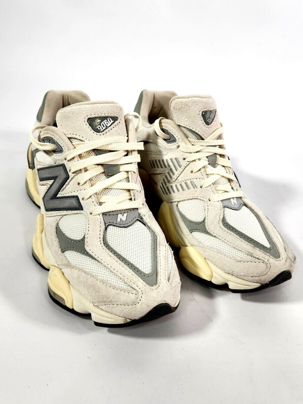 New Balance 9060 Men's Running Shoes Size 9.5 Cream Gray - Picture 2 of 6